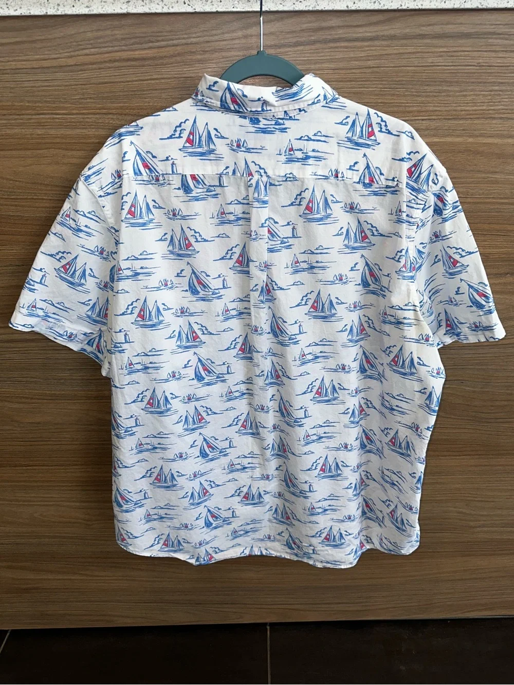 Vineyard Vines White Short-Sleeve Button-Down with Blue and Red Sailboat Print - Picture 2 of 3